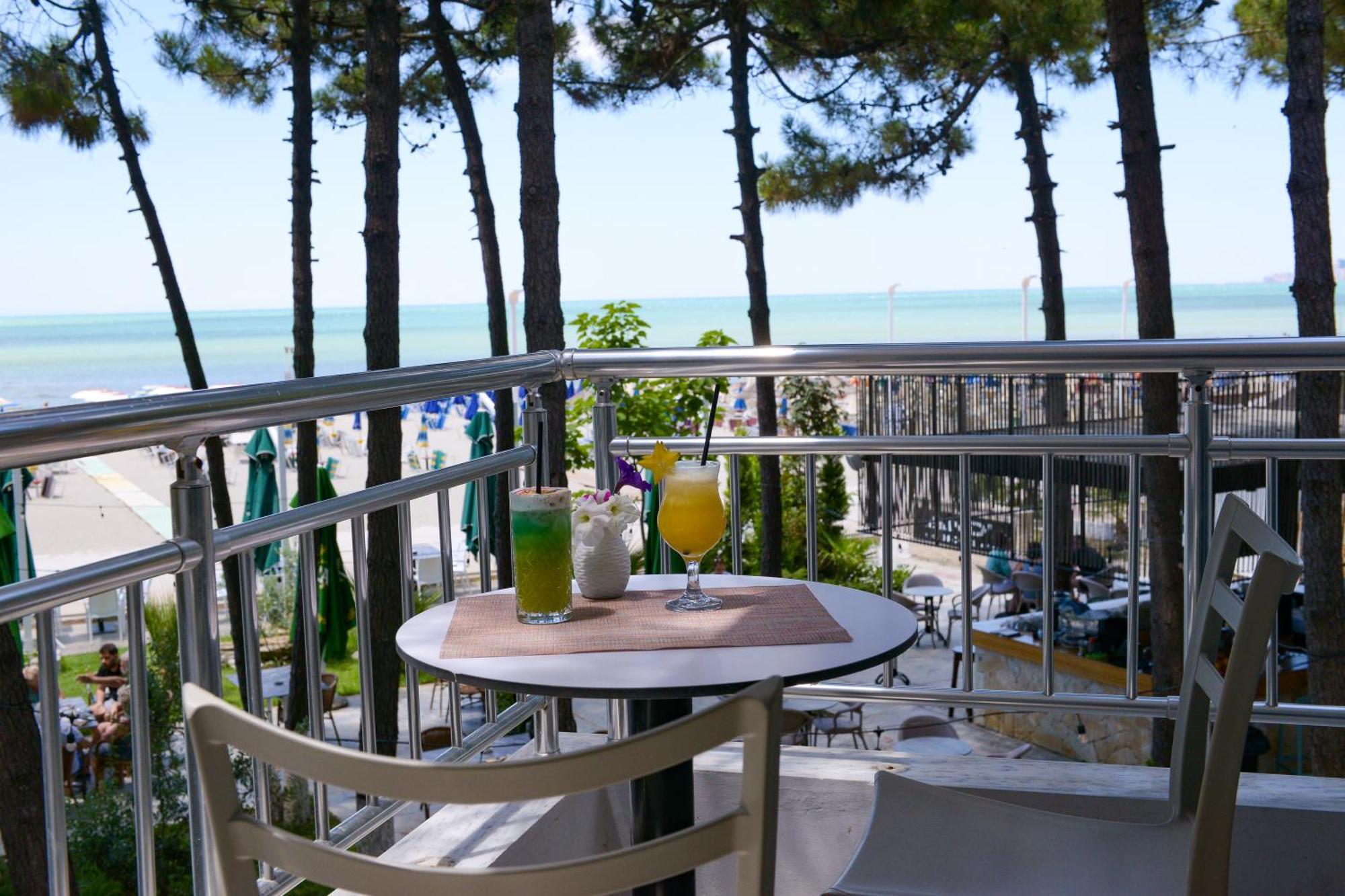 Hotel Andi Драч Екстериор снимка