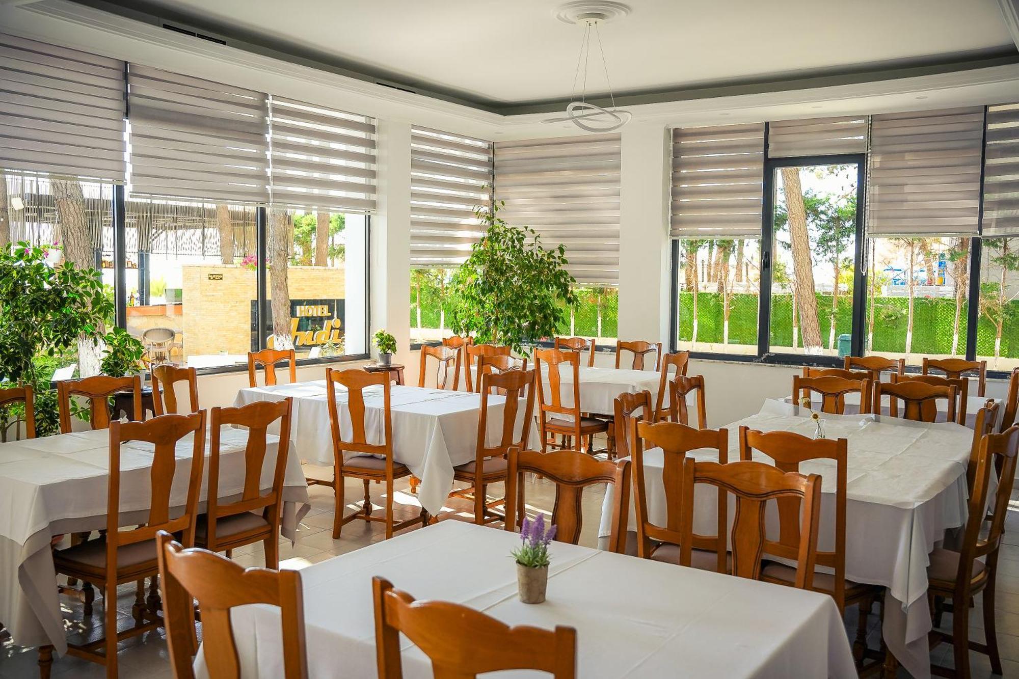 Hotel Andi Драч Екстериор снимка