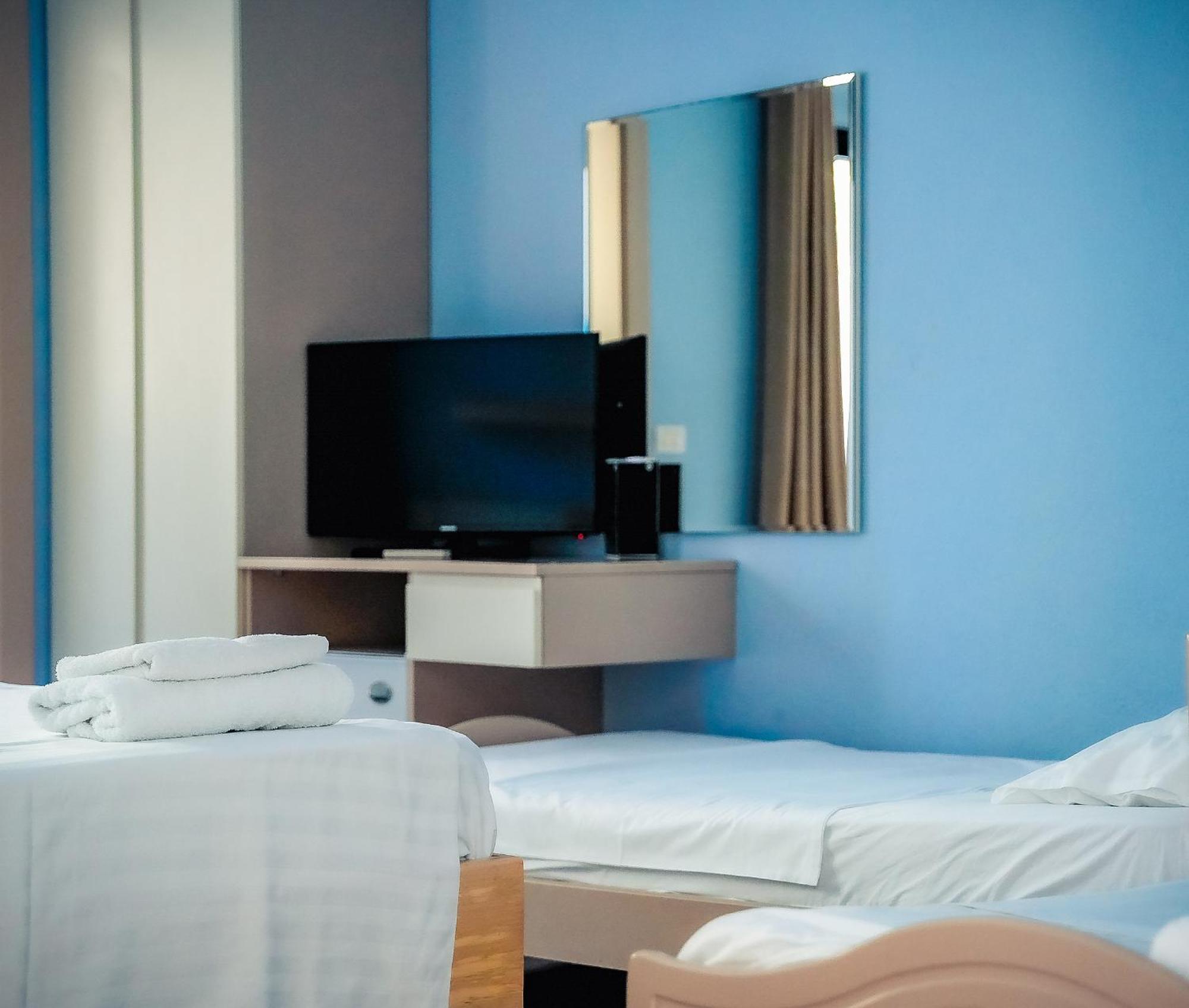Hotel Andi Драч Екстериор снимка