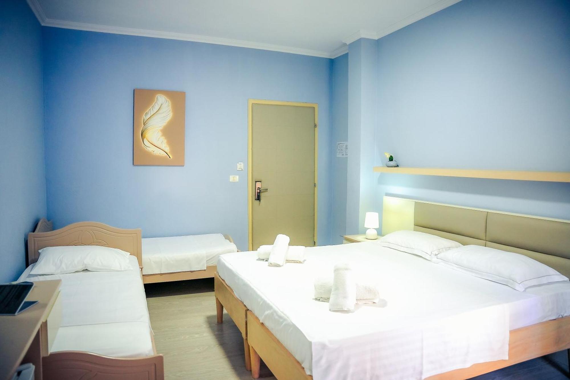 Hotel Andi Драч Екстериор снимка