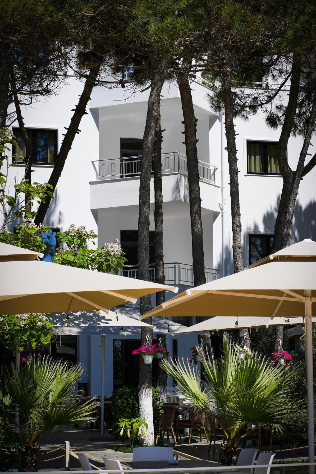 Hotel Andi Драч Екстериор снимка