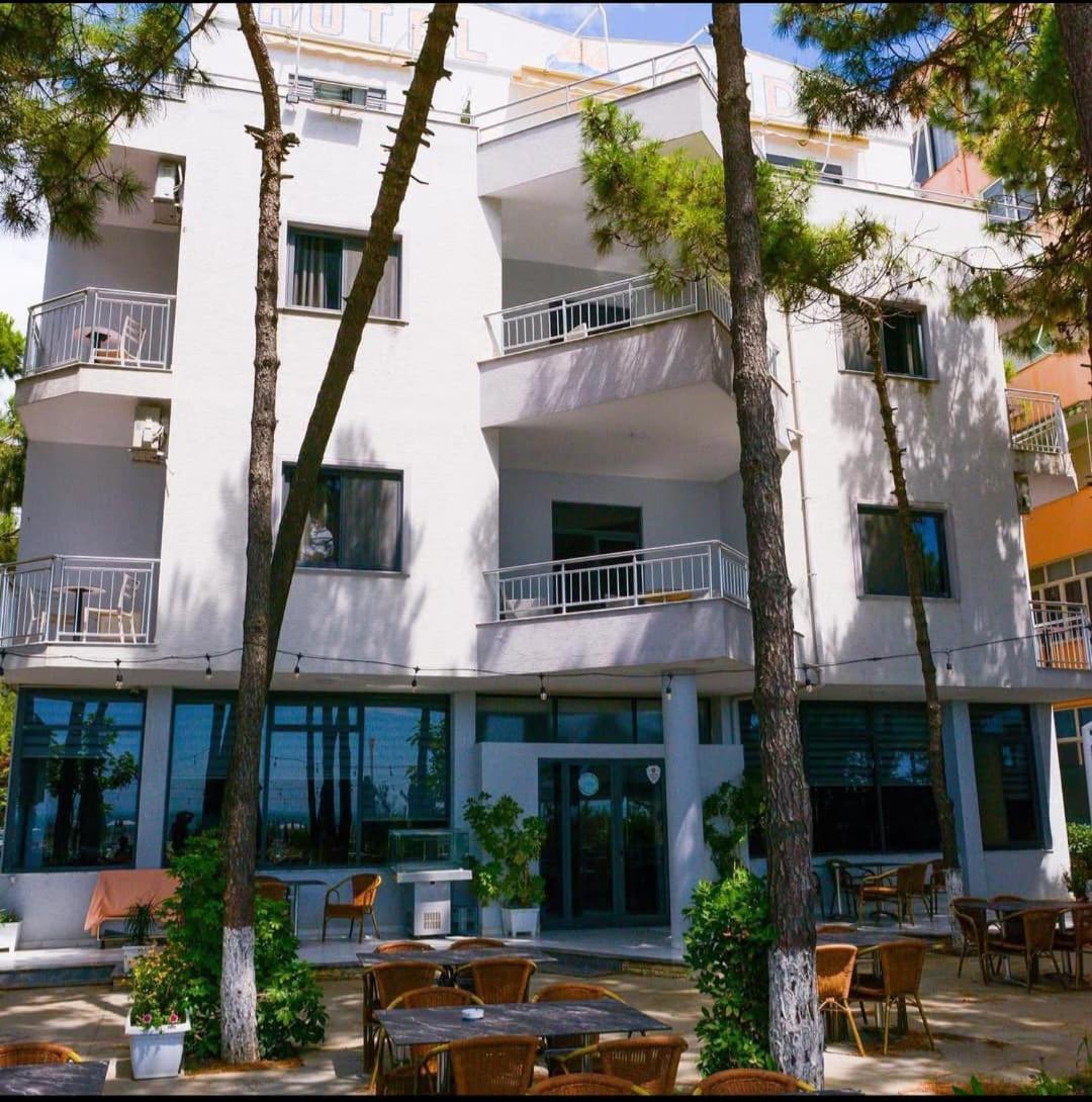 Hotel Andi Драч Екстериор снимка
