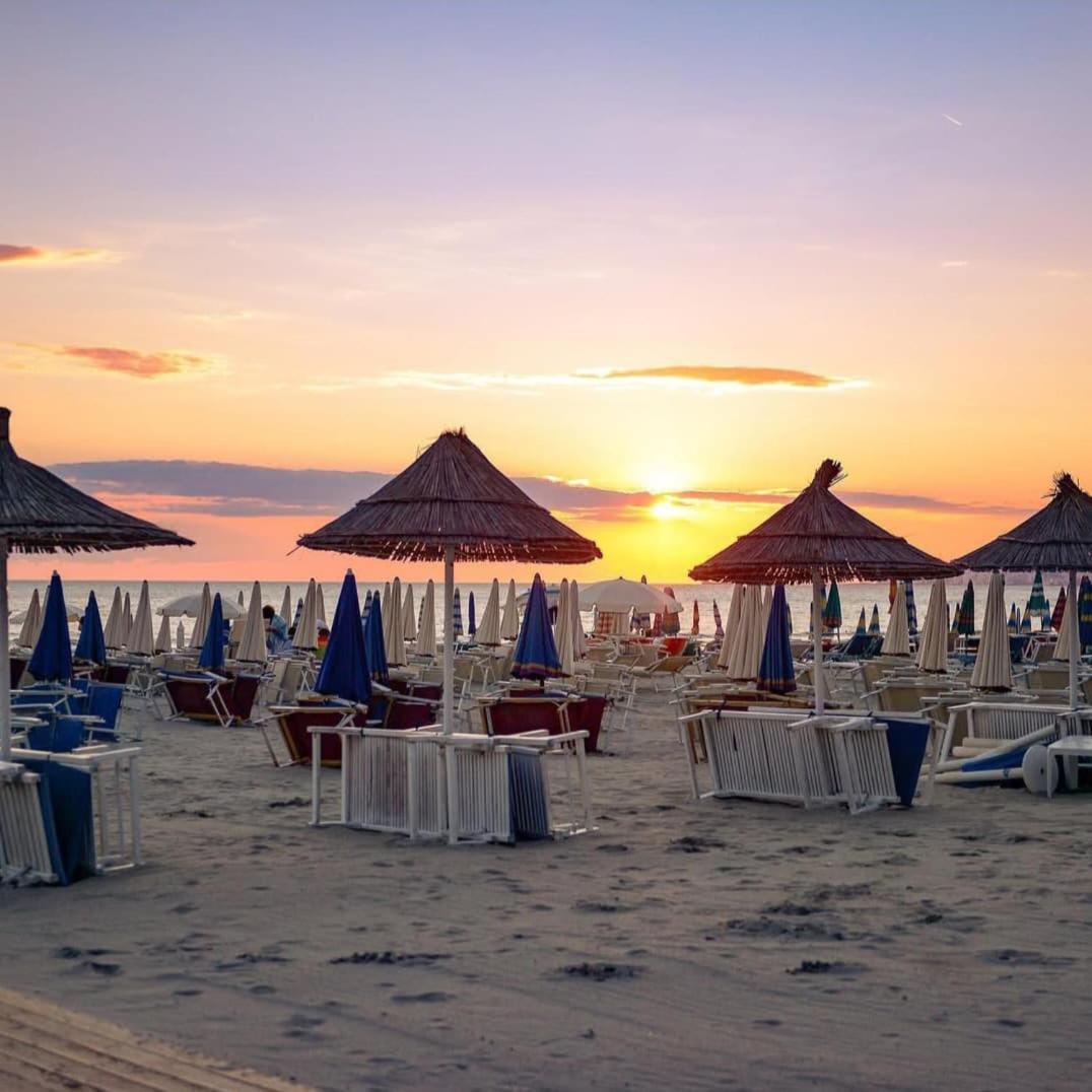 Hotel Andi Драч Екстериор снимка