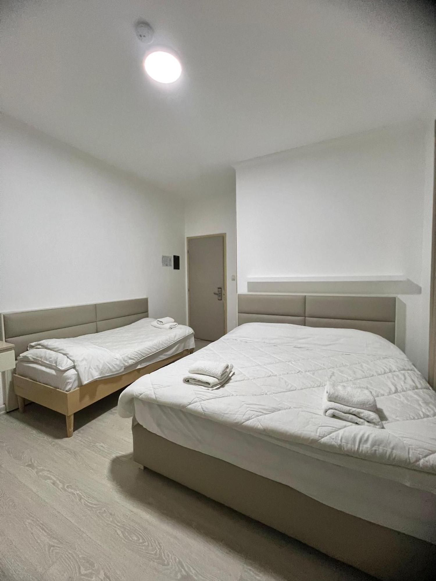 Hotel Andi Драч Екстериор снимка
