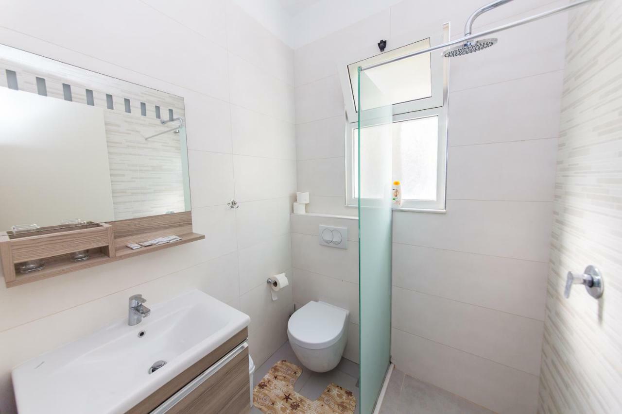 Hotel Andi Драч Екстериор снимка